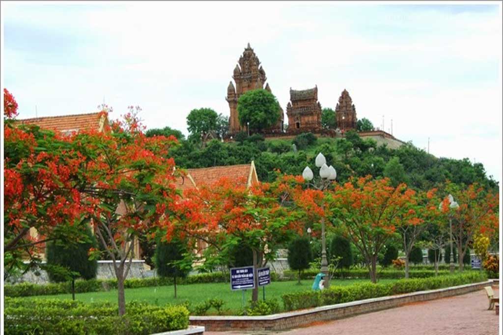 Tháp Po Klong Garai đậm nét Chăm ở Ninh Thuận