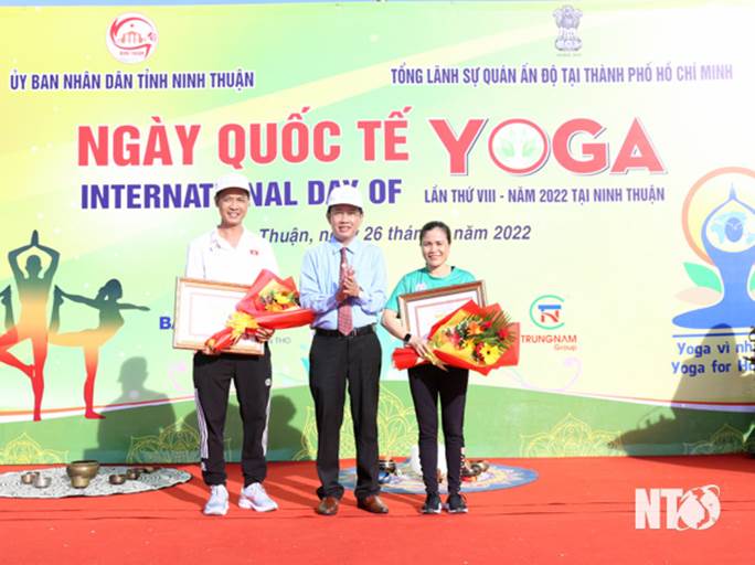 Hơn 1.000 người đồng diễn chào mừng Ngày Quốc tế Yoga lần thứ 8- năm 2022