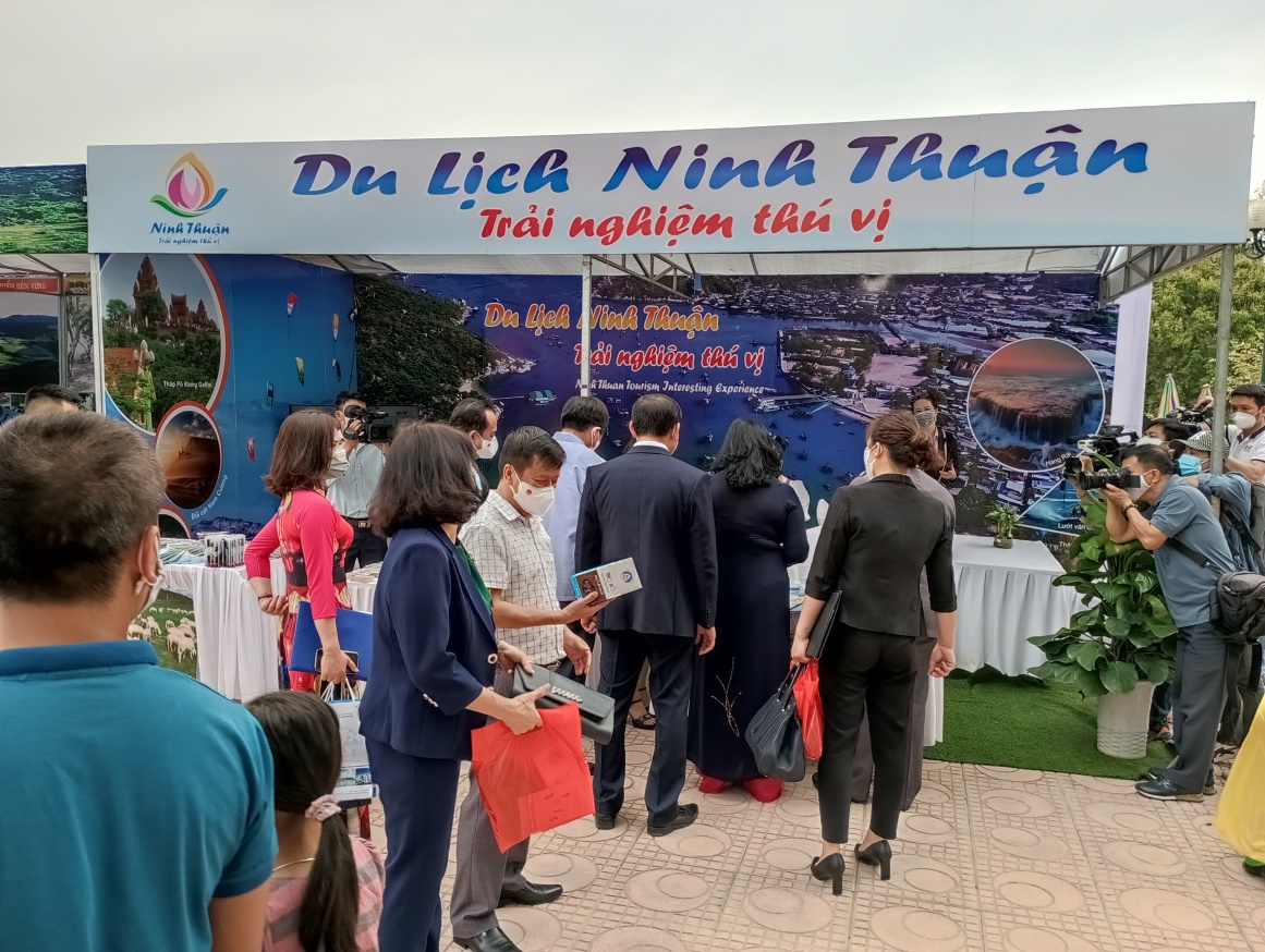 Quảng bá du lịch Ninh Thuận tại Hội chợ Du lịch Lễ hội hoa ban Điện Biên năm 2022