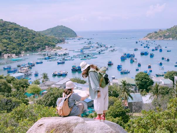 Đến 'Địa Trung Hải' của Việt Nam, ngắm biển xanh cát trắng và làng chài đẹp mê hồn