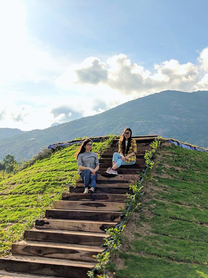 Săn ảnh “ảo tung chảo” dễ dàng tại phim trường Du Long – Ninh Thuận cùng cô gái trẻ