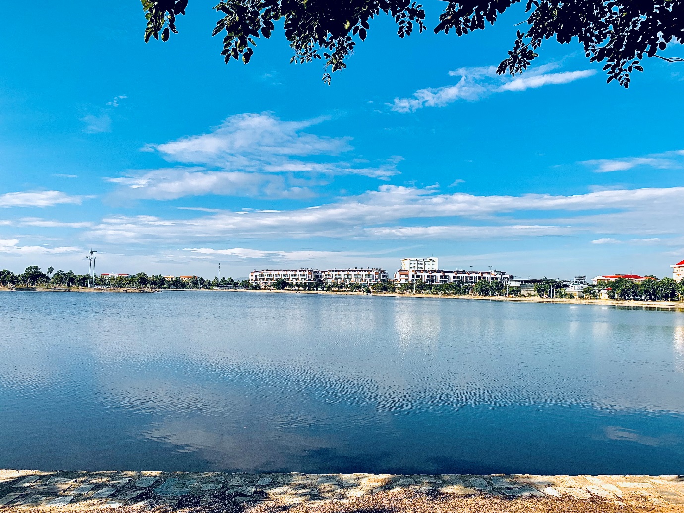Dạo bước bên hồ Điều Hoà, tận hưởng không khí trong lành của thành phố biển Phan Rang-Tháp Chàm