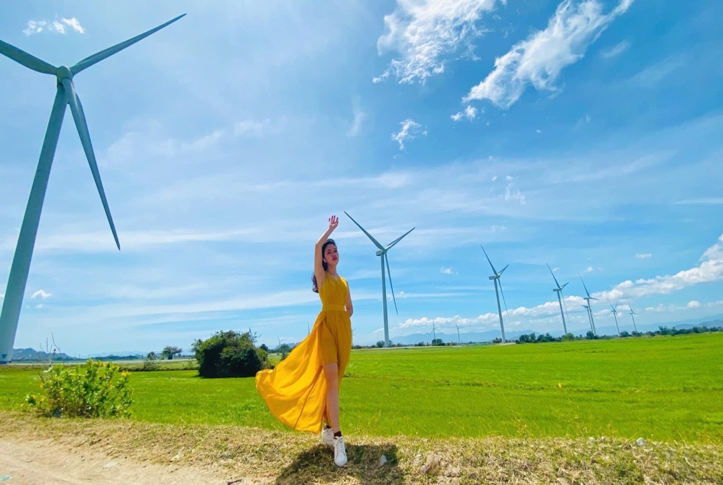Wind power field, "virtual living" place for young people