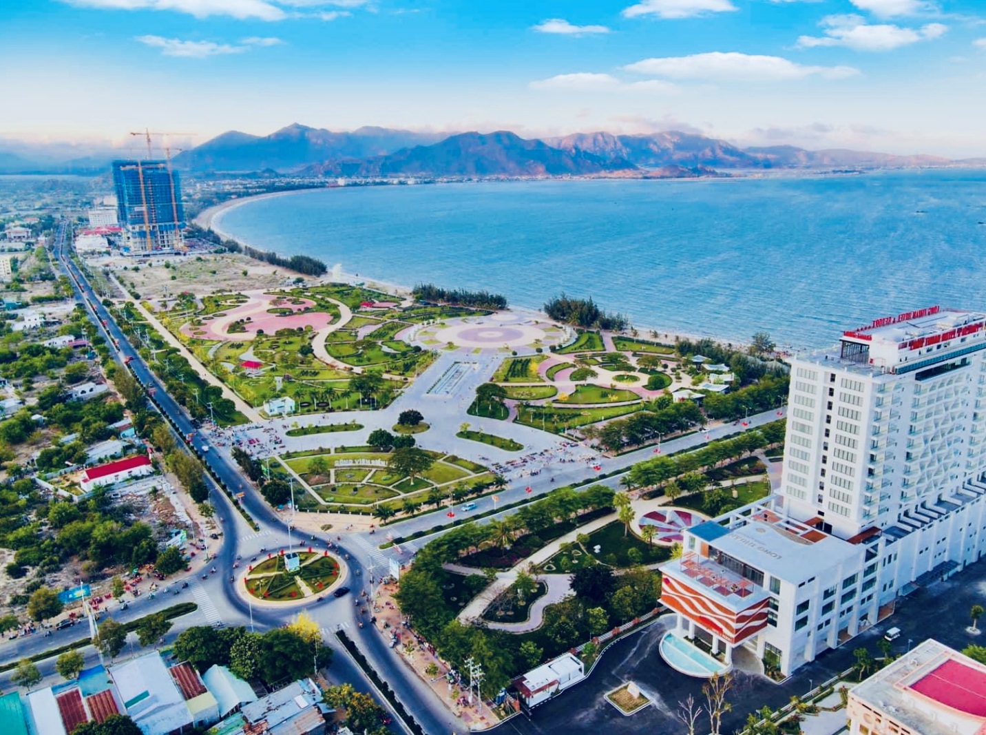 Looking from above, you will see how beautiful Ninh Thuan beach is!