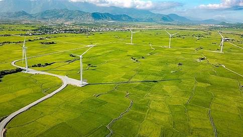 Ninh Thuận đẹp hút hồn với cánh đồng điện gió